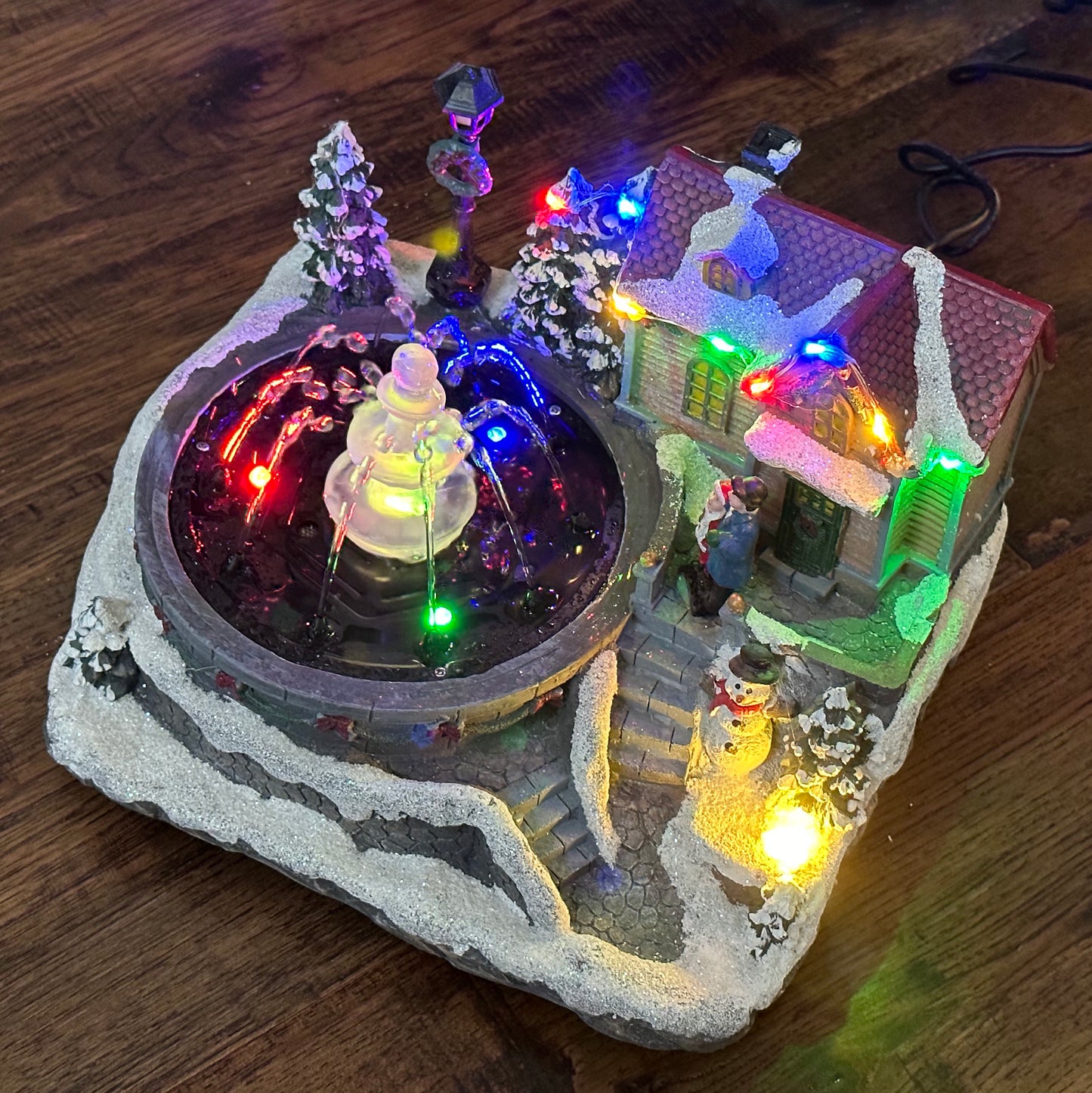 Crafted Polyresin Christmas House Collectable Décor Building House Figurine with USB and Battery Dual Power Source-House and fountain-XH93407