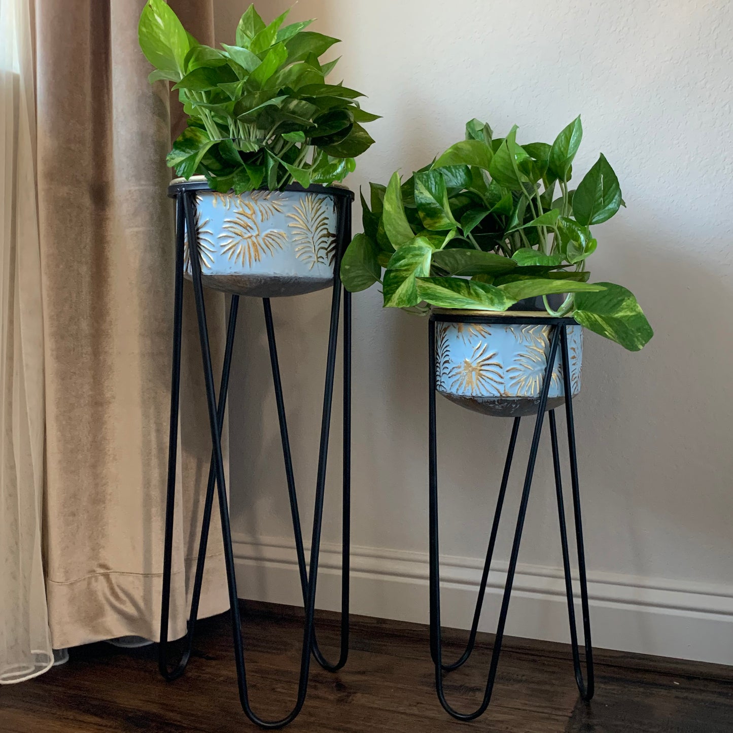 Allgala Planter Pot 2-PC Set Galvanized Planter Pot Blue Leaf Design with Iron Stands